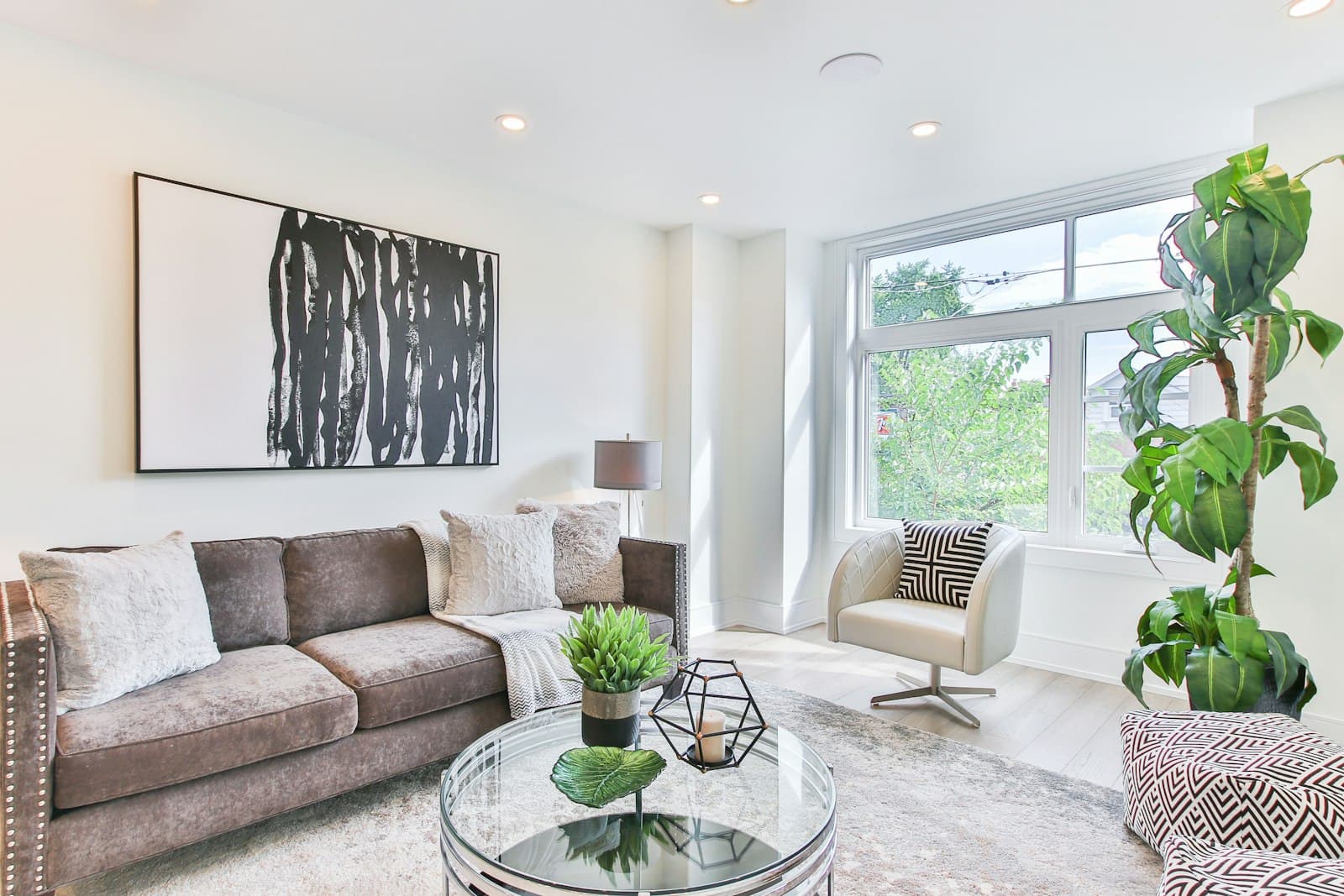 Choosing a Living Room Palette: The 60-30-10 Rule, Applied